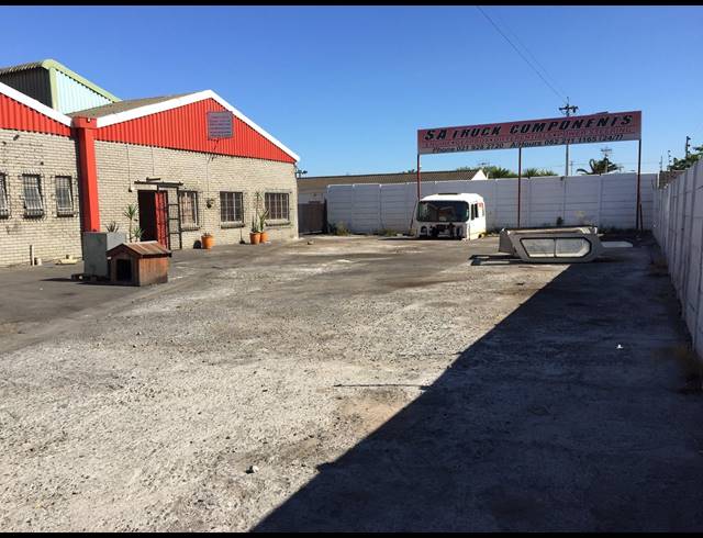 1,300M² FACTORY FOR SALE IN BEACONVALE